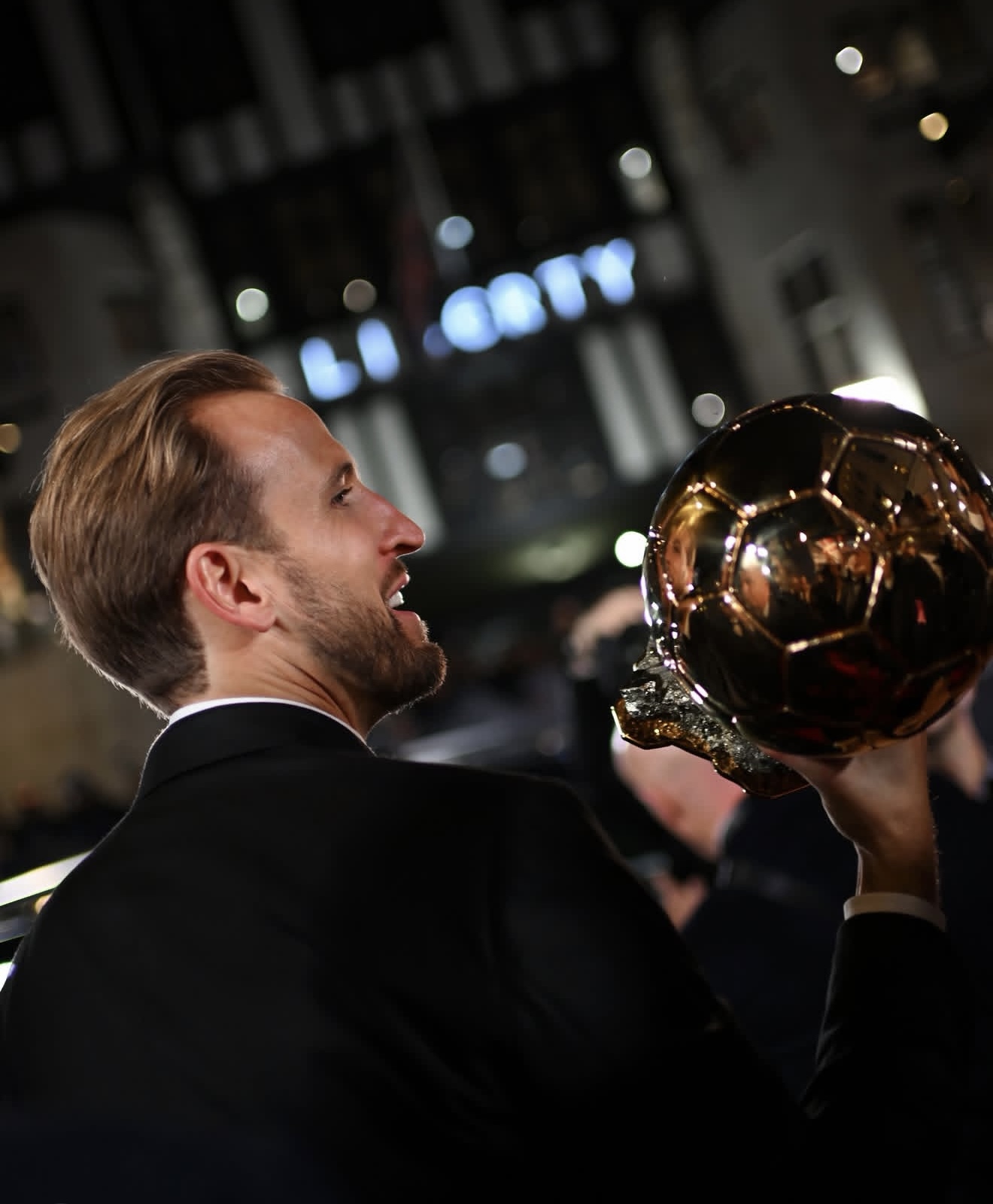 Harry Kane with his Ballon d’Or trophy